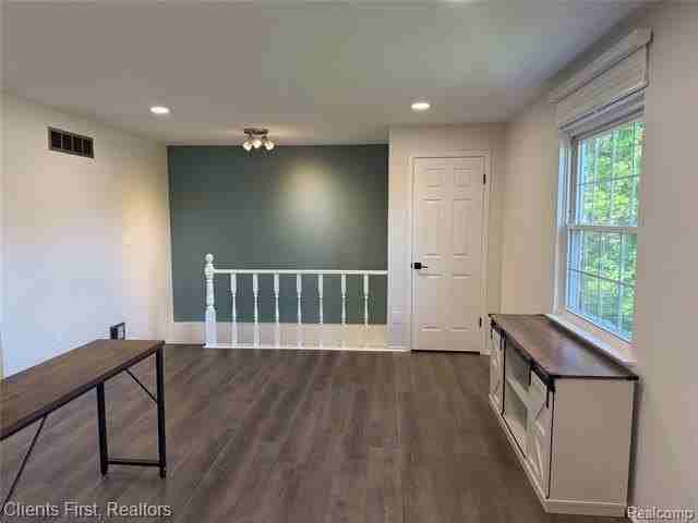 204 Princeton Dr - Photo 6 of 26