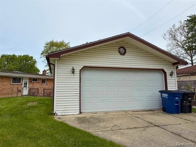 33240 Parkwood St - Photo 3 of 15