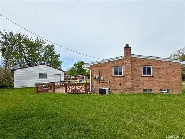 33240 Parkwood St - Photo 5 of 15