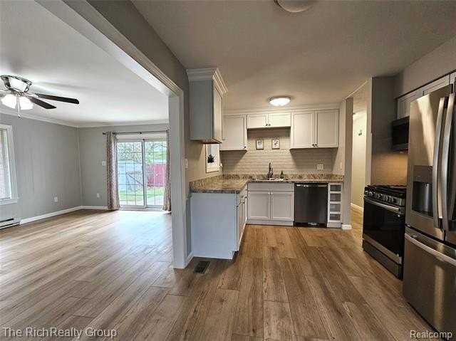 284 S Byfield St - Photo 5 of 17
