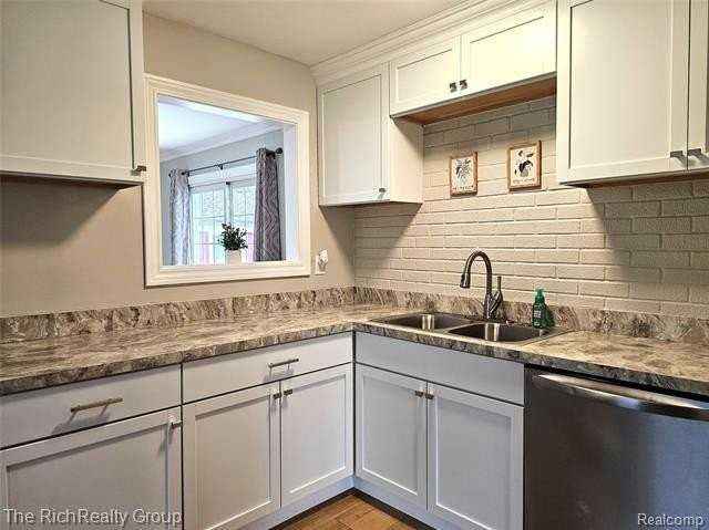 284 S Byfield St - Photo 7 of 17