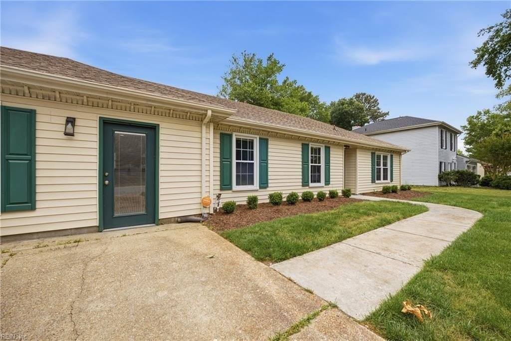 2252 Newstead Dr - Photo 3 of 33