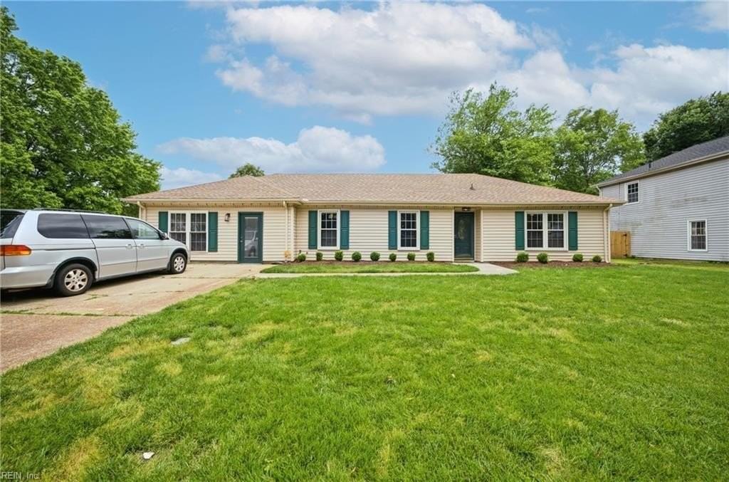 2252 Newstead Dr - Photo 4 of 33