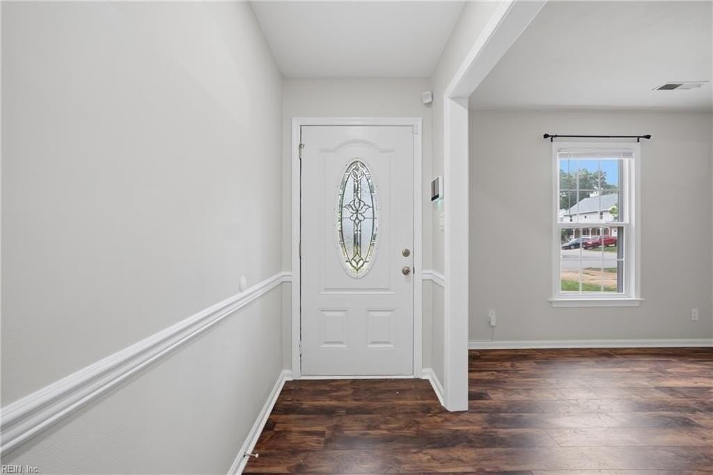 2252 Newstead Dr - Photo 5 of 33