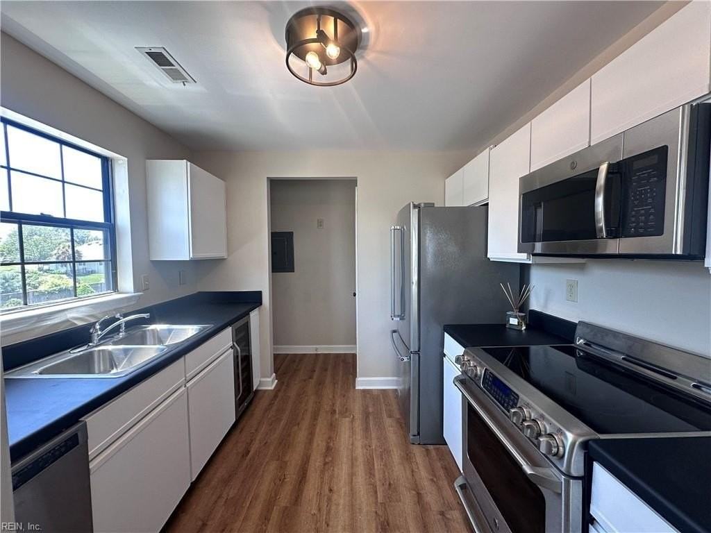 421 Harbour Pt #204 - Photo 6 of 18