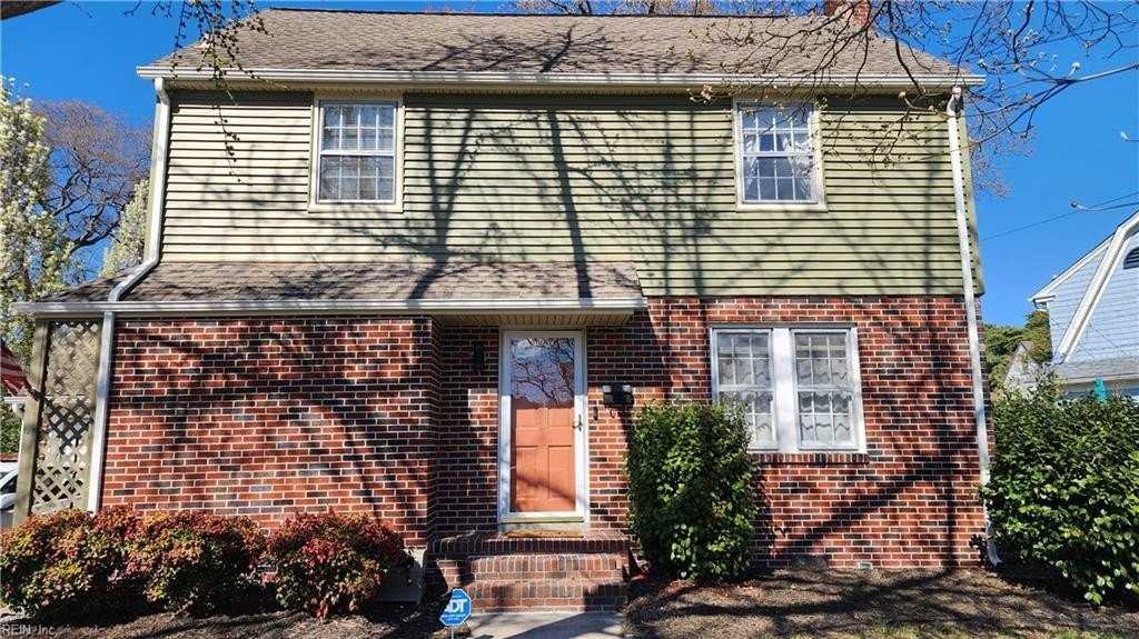 300 Russell St