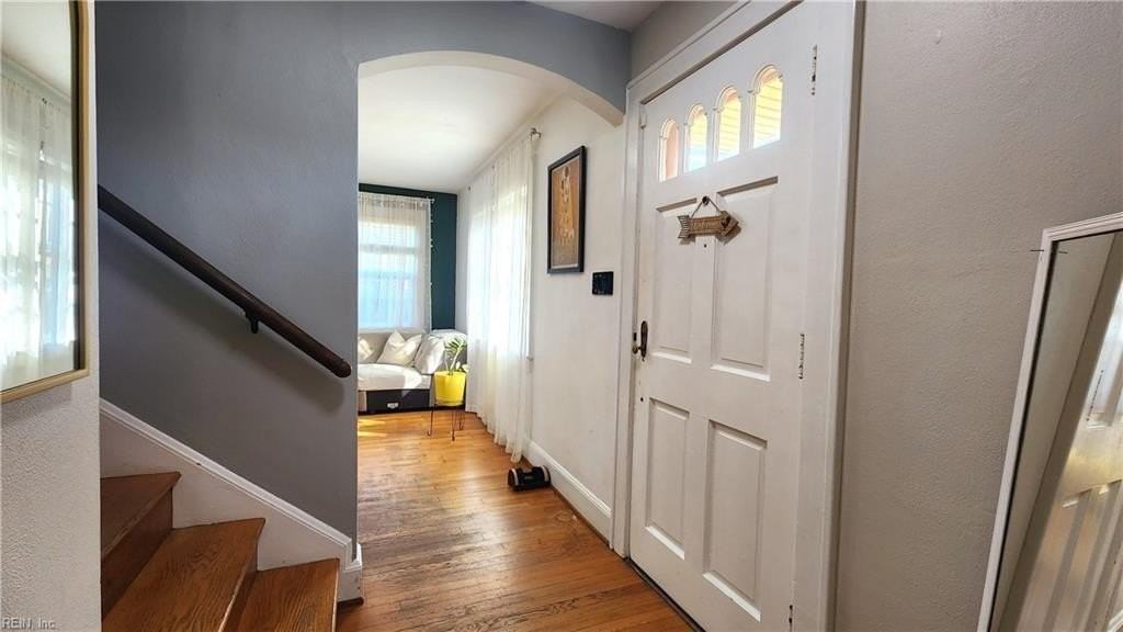 300 Russell St - Photo 4 of 25