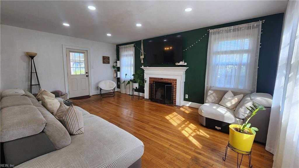 300 Russell St - Photo 7 of 25