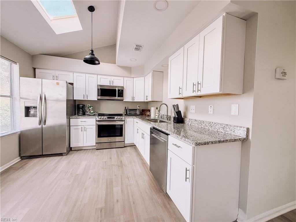 1073 Chinquapin Ln - Photo 7 of 26