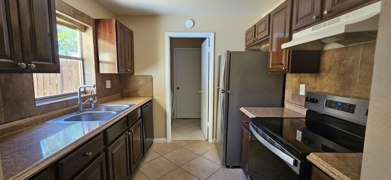 210 Sparrow Dr #4 - Photo 2 of 6