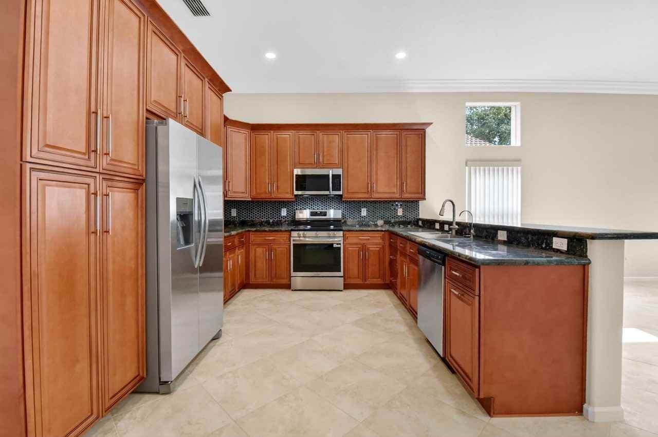 6812 Belmont Shore Dr - Photo 7 of 50