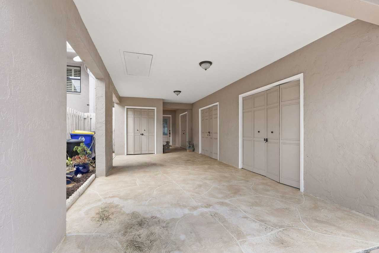 4189 Se Saint Lucie Blvd - Photo 4 of 41