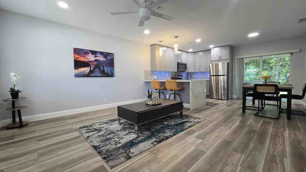 5815 Cleveland St - Photo 3 of 35