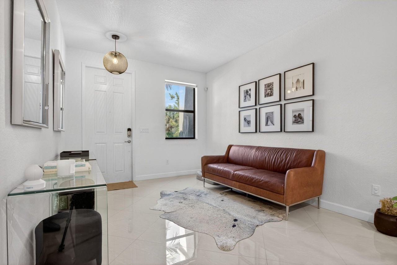 4012 Devenshire Ct - Photo 3 of 35