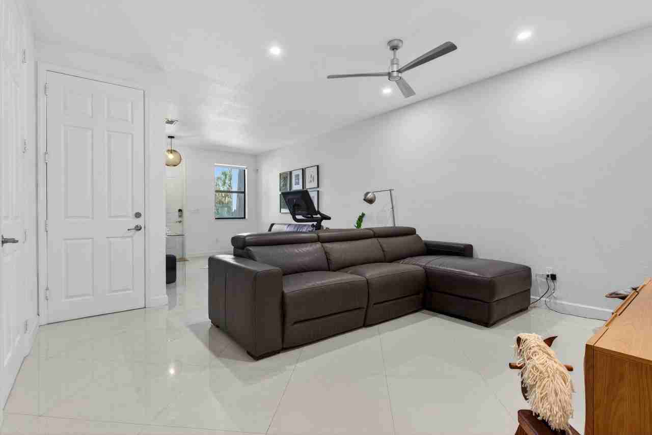 4012 Devenshire Ct - Photo 7 of 35