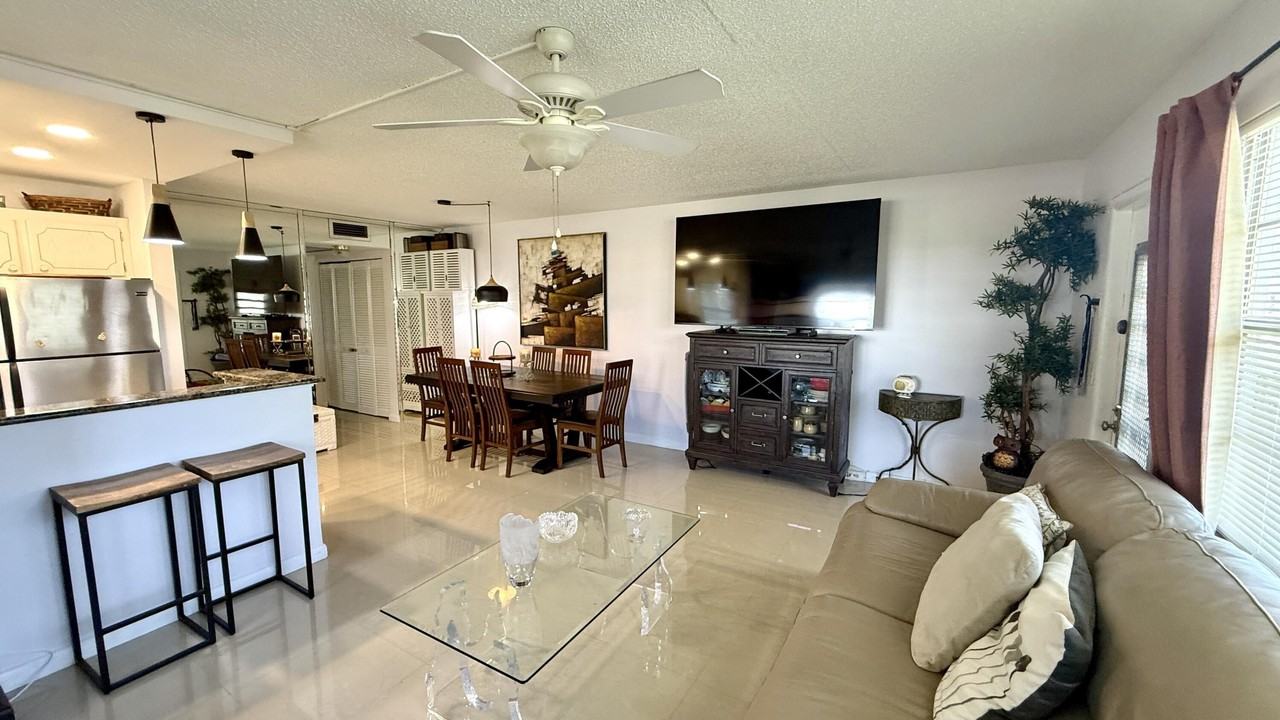 21 Newport B - Photo 2 of 50
