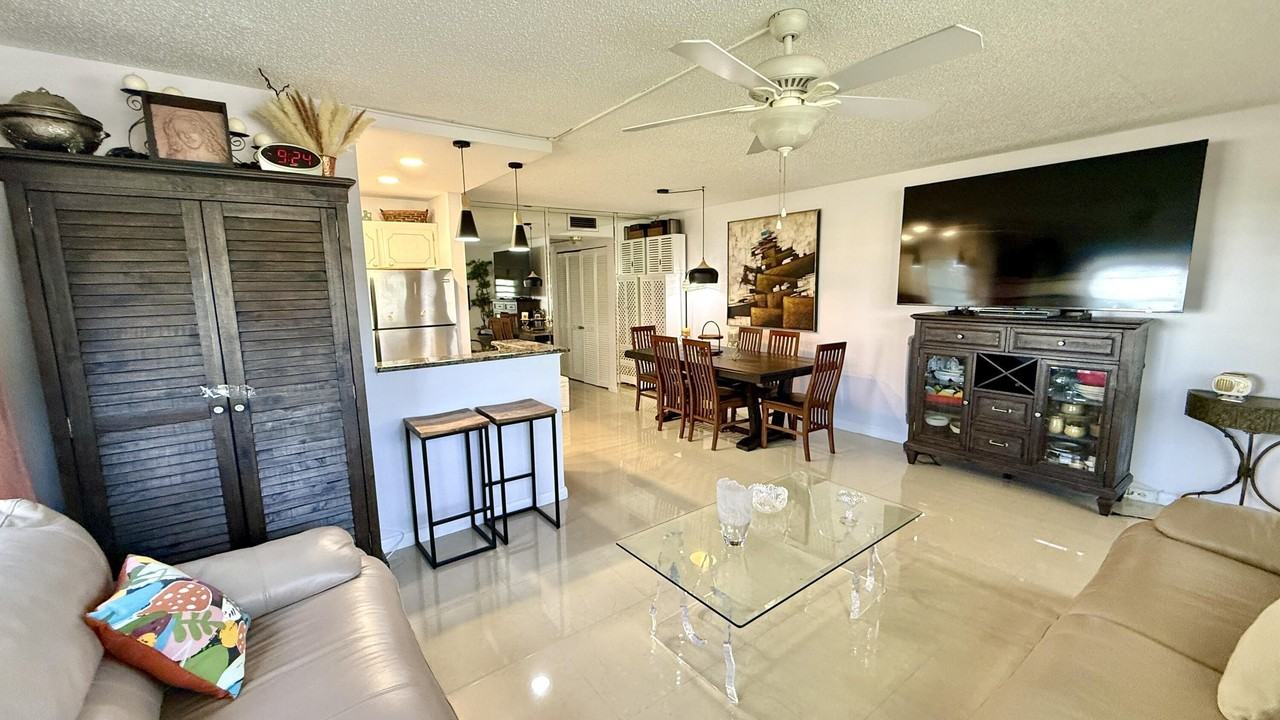 21 Newport B - Photo 3 of 50