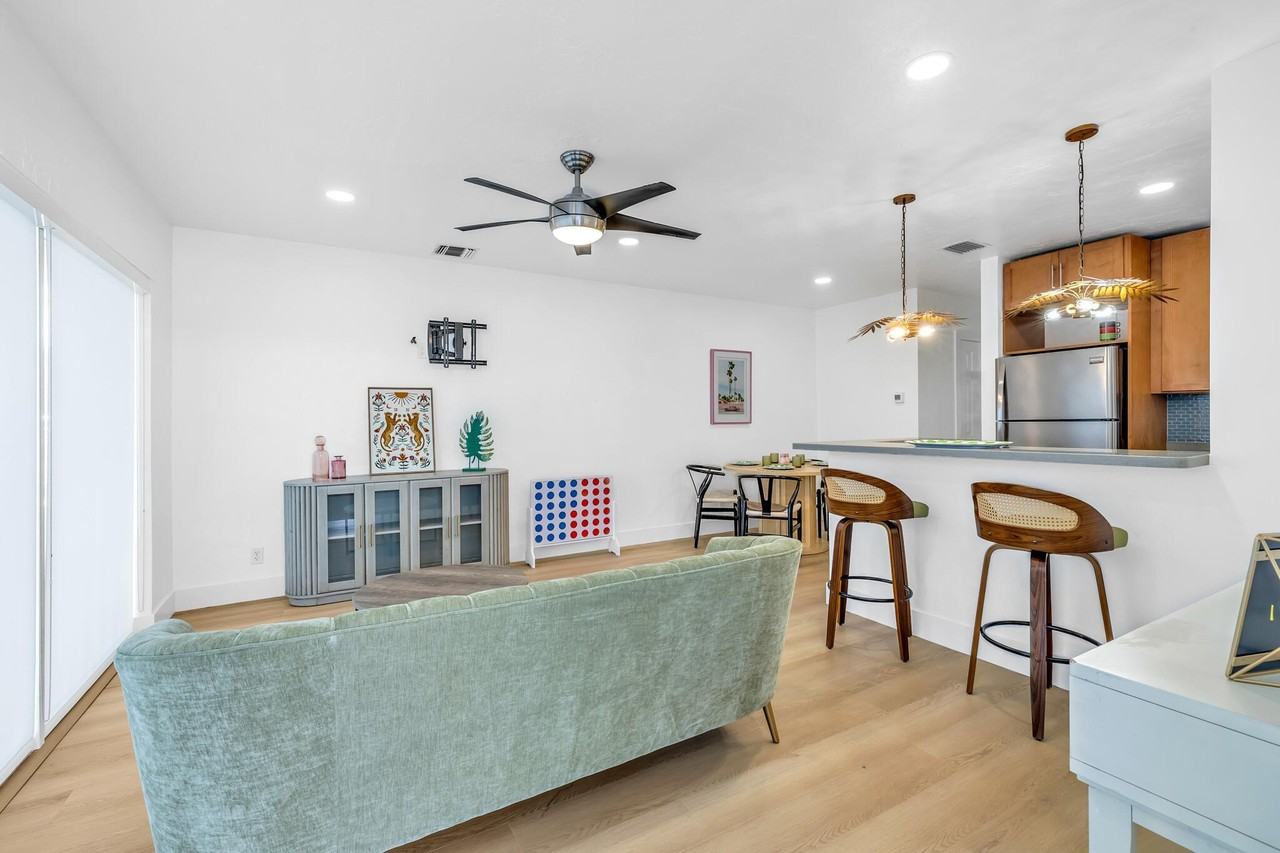 2412 Ne 4th St #W - Photo 3 of 18