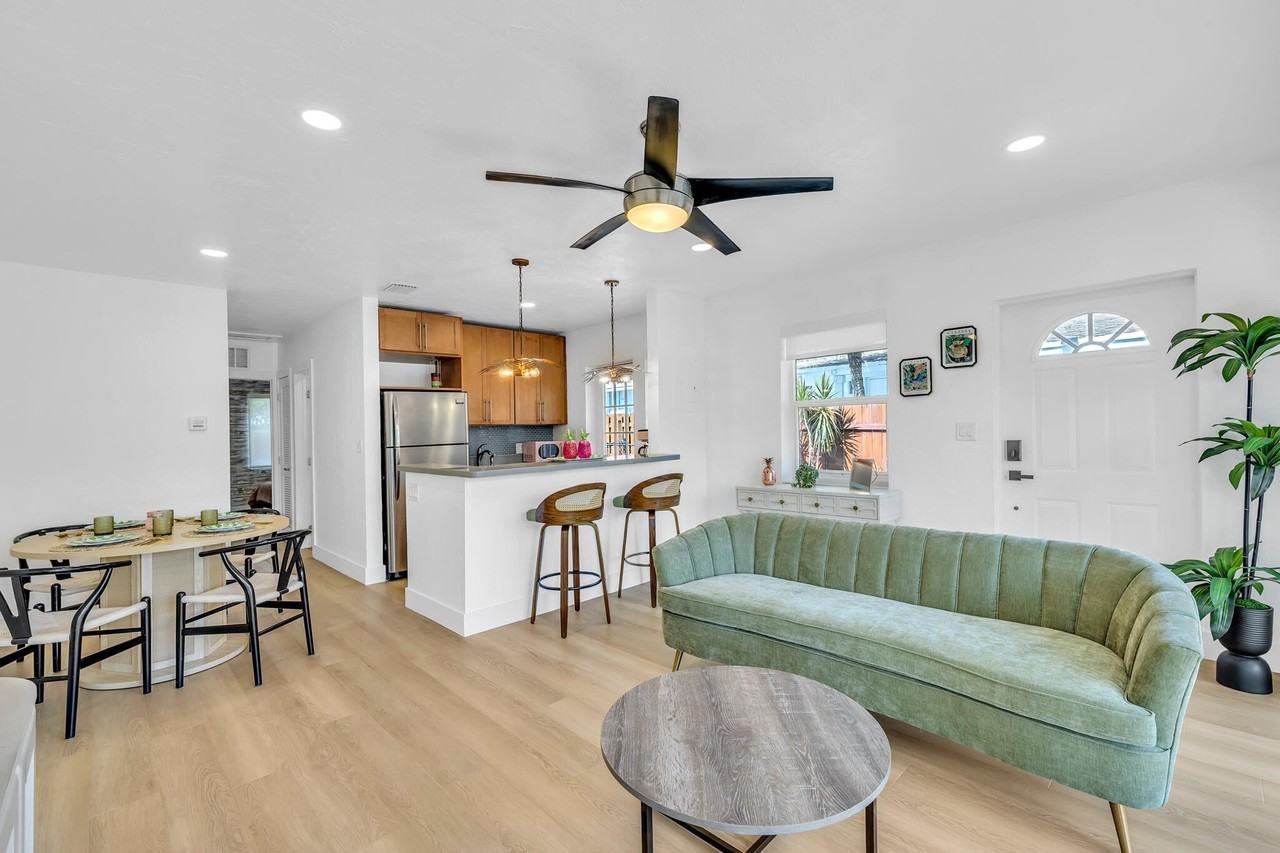 2412 Ne 4th St #W - Photo 4 of 18