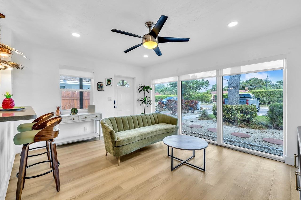 2412 Ne 4th St #W - Photo 6 of 18