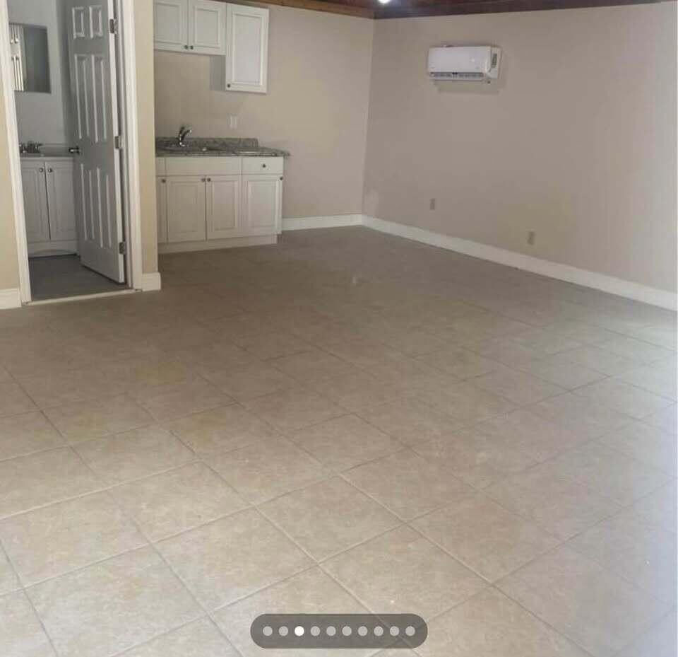 952 30th St - Photo 2 of 9