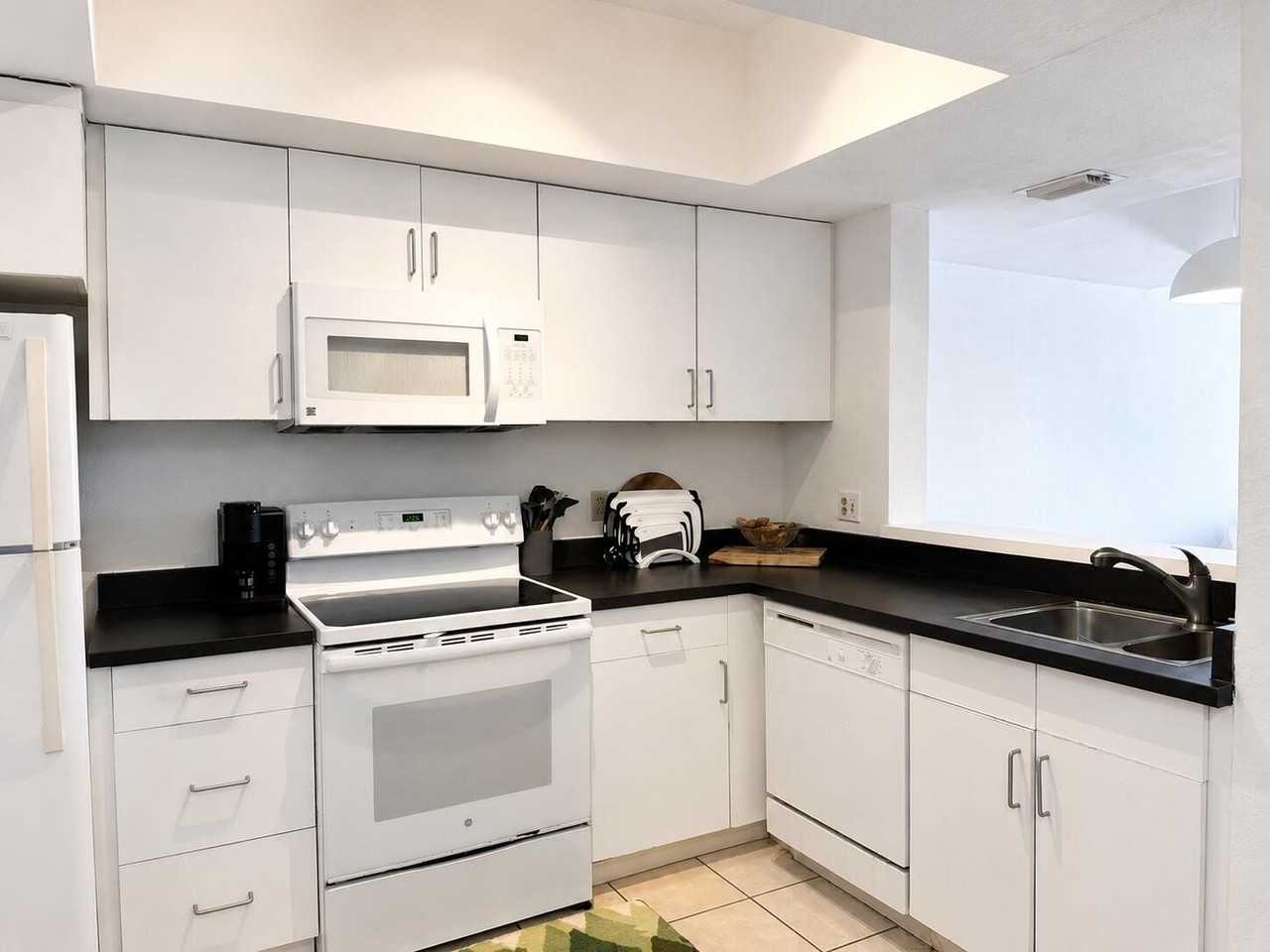 711 Sw 148th Ave #403 - Photo 6 of 20