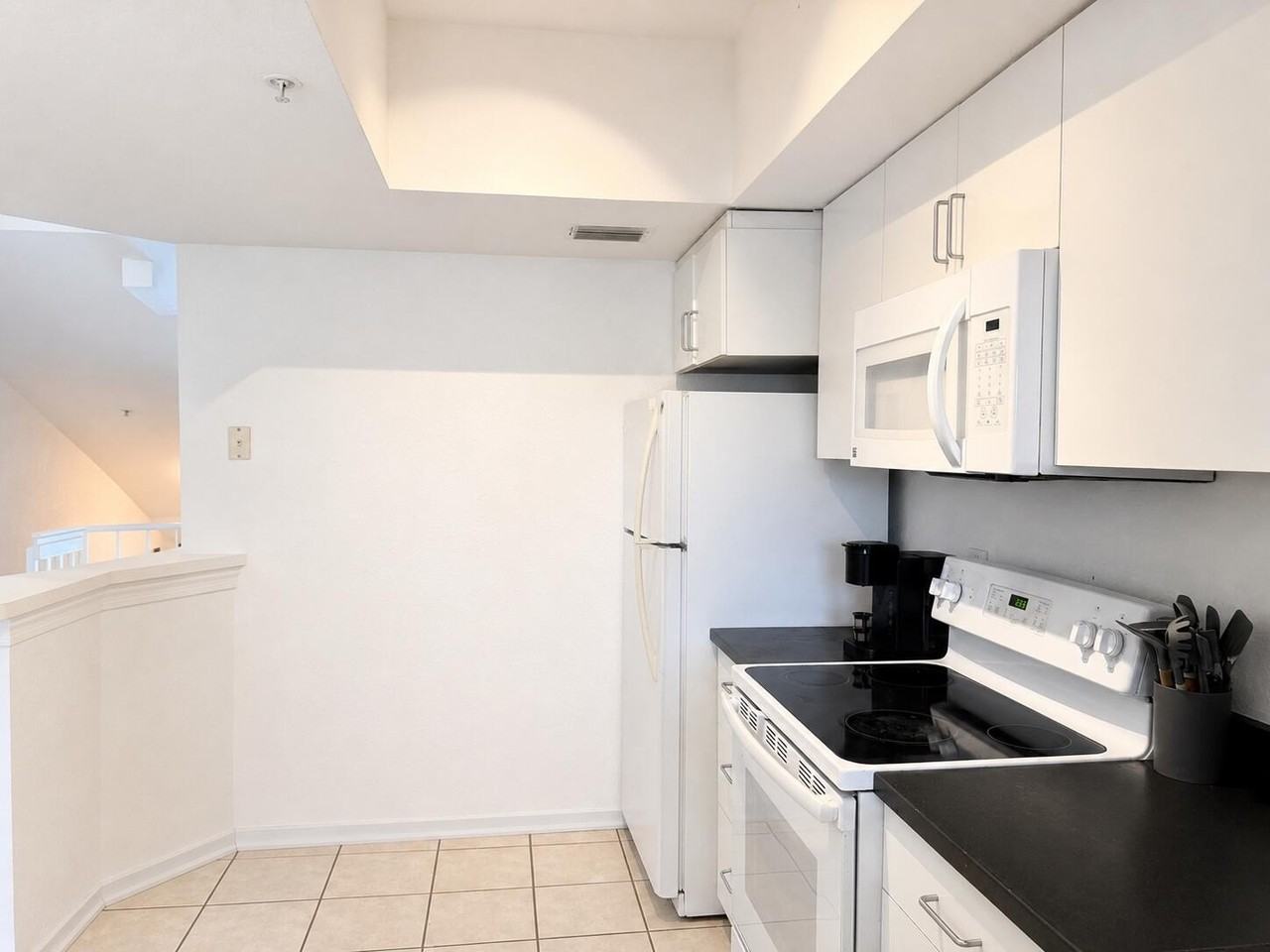 711 Sw 148th Ave #403 - Photo 7 of 20