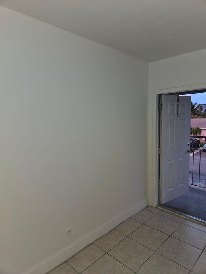 230 Sw 11th Ave #17 - Photo 4 of 19