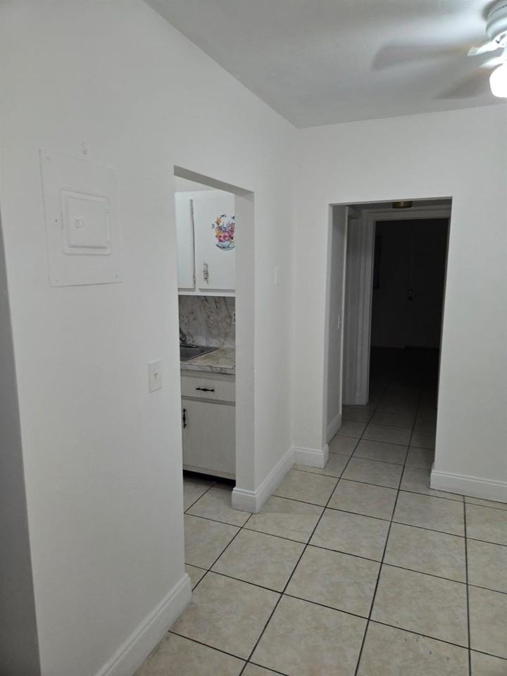 230 Sw 11th Ave #17 - Photo 5 of 19