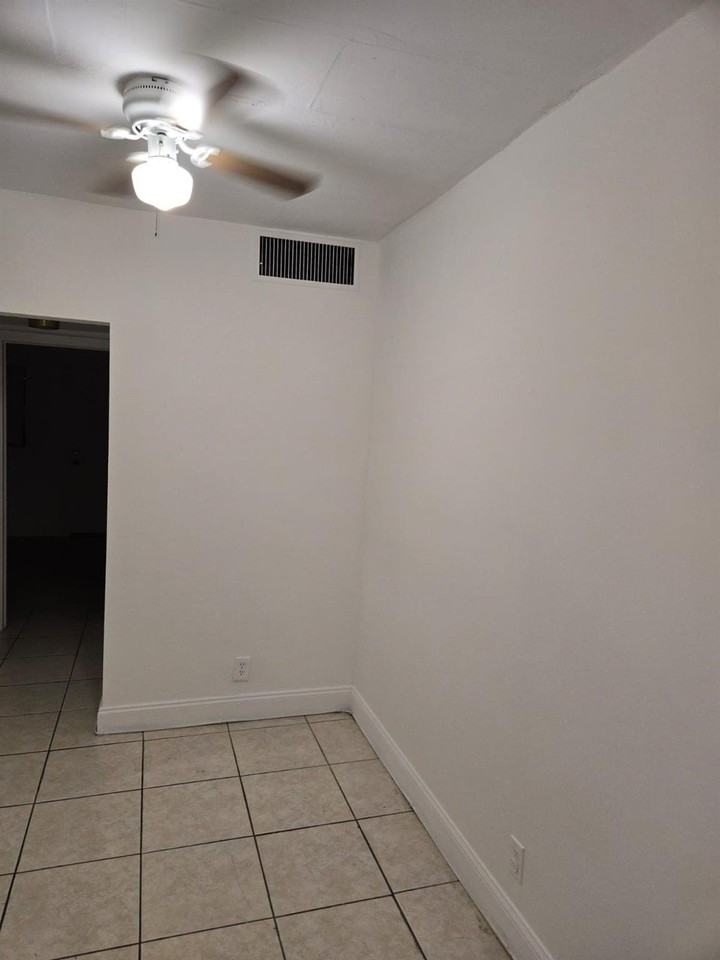 230 Sw 11th Ave #17 - Photo 6 of 19