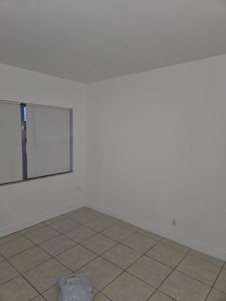 230 Sw 11th Ave #17 - Photo 7 of 19