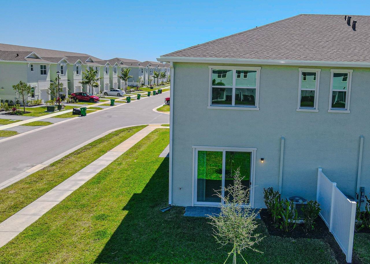 503 Se Rivergrass St - Photo 5 of 50