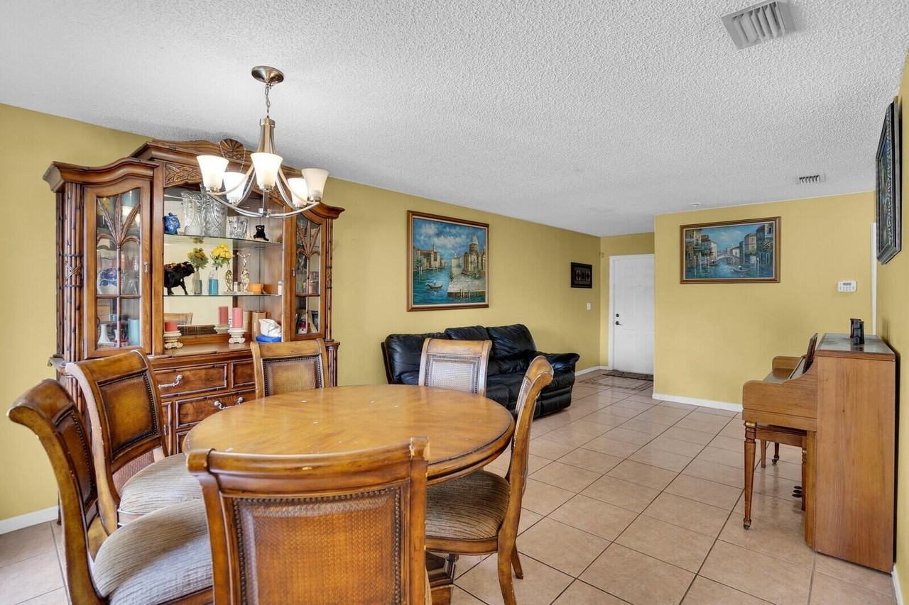3331 Commodore Ct - Photo 3 of 21