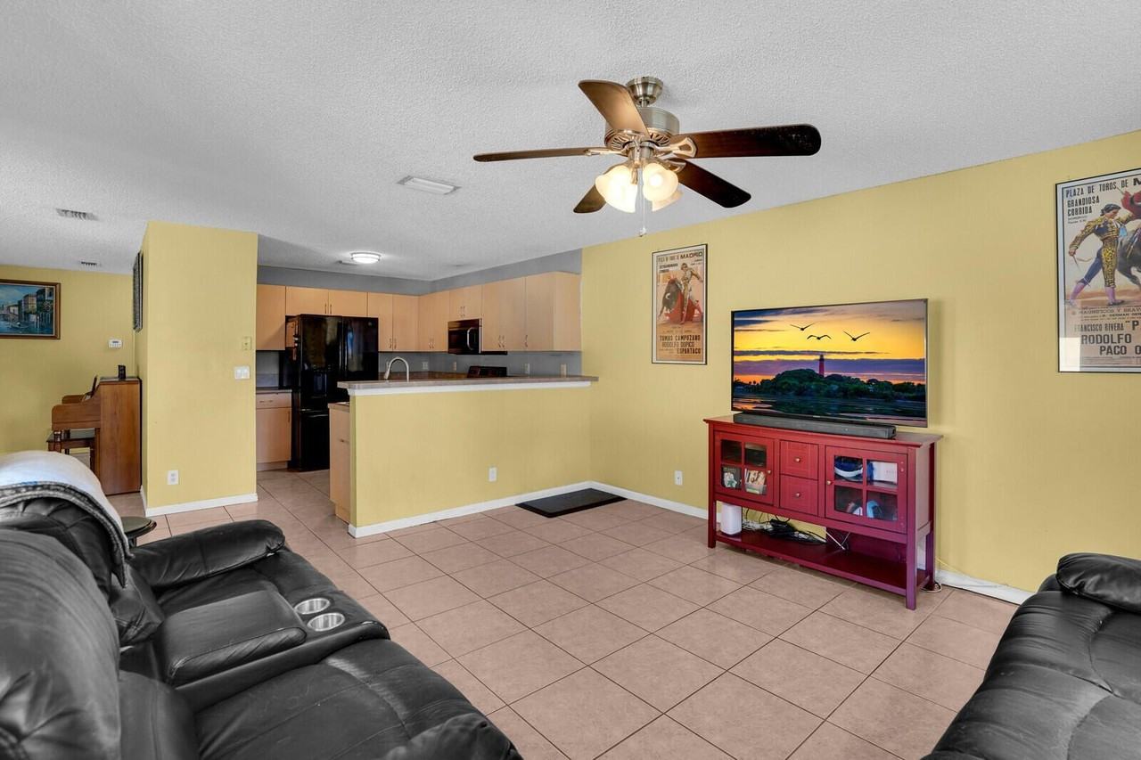 3331 Commodore Ct - Photo 5 of 21