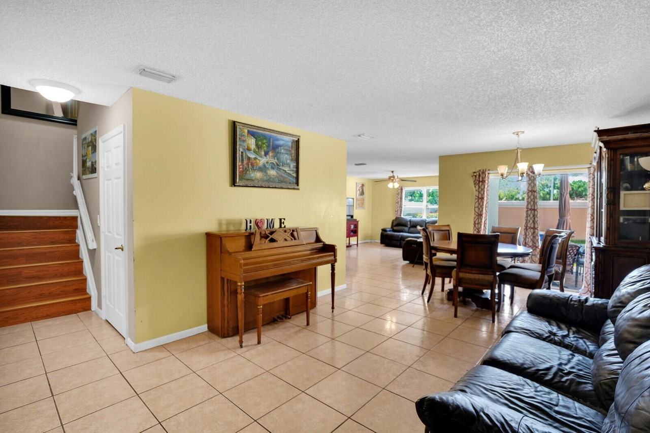 3331 Commodore Ct - Photo 6 of 21