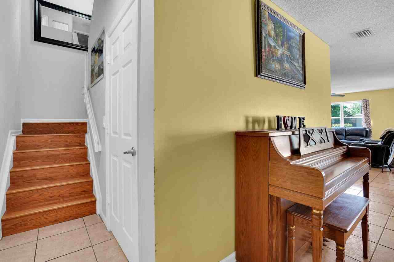 3331 Commodore Ct - Photo 7 of 21