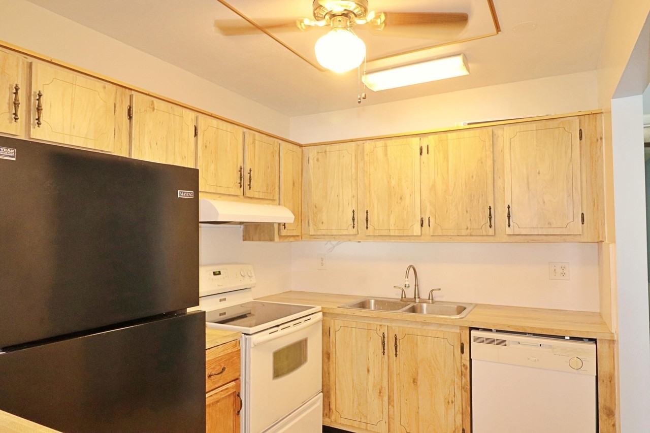 831 Timberview Dr #C - Photo 5 of 17