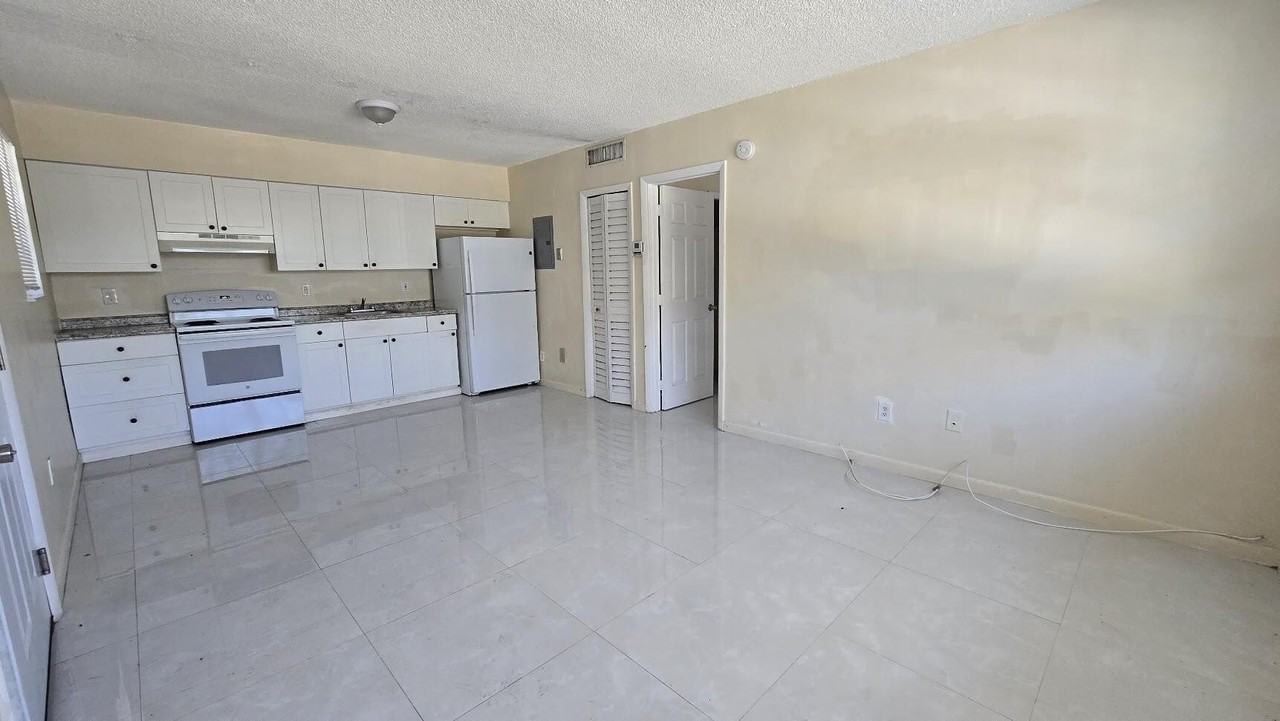 1290 Ne 142nd St #2 - Photo 2 of 10
