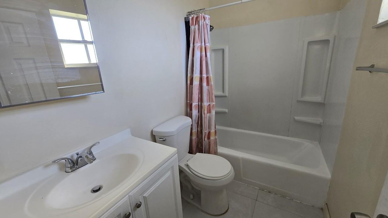 1290 Ne 142nd St #2 - Photo 5 of 10