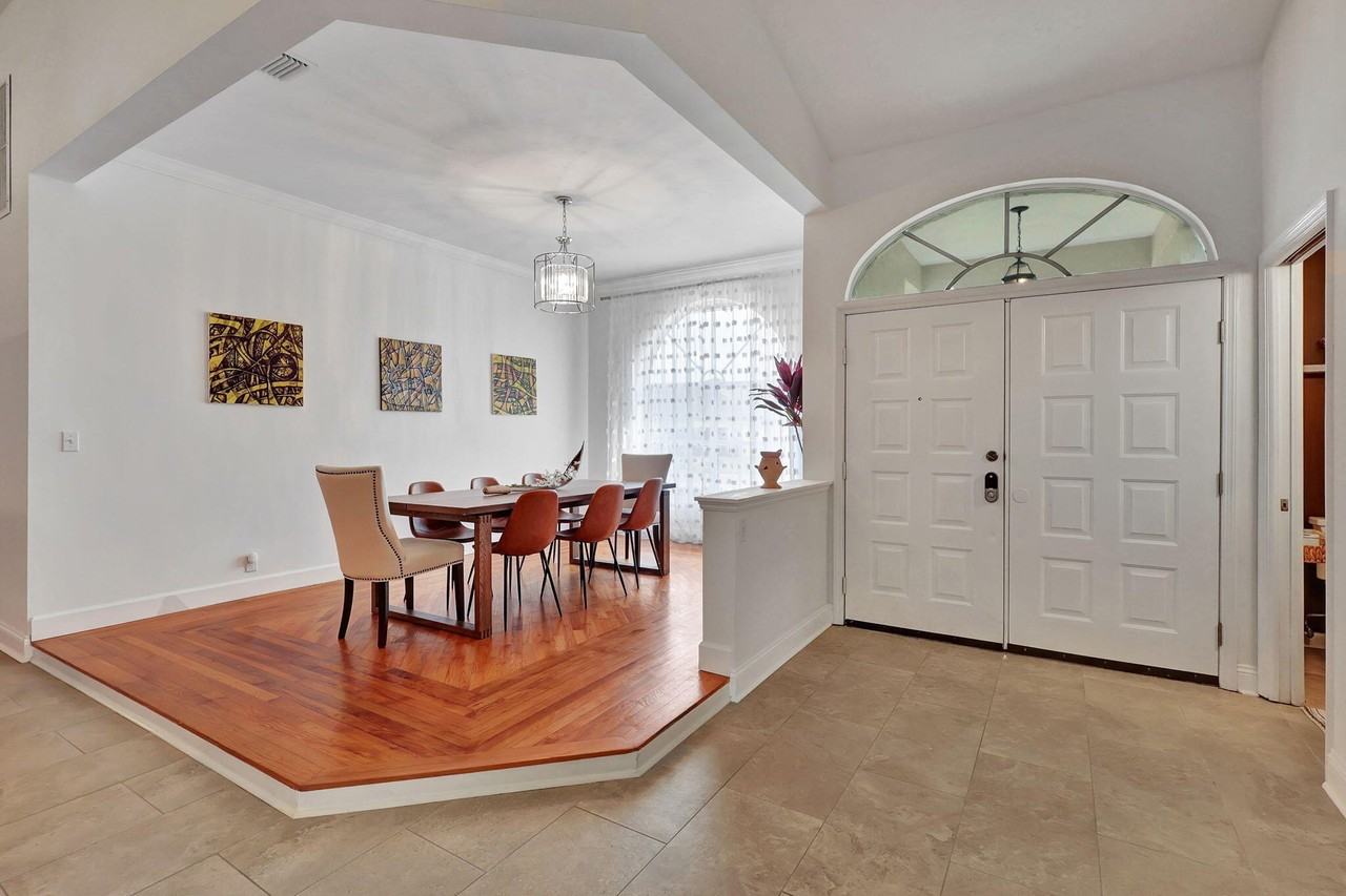 13805 Sheffield St - Photo 6 of 36