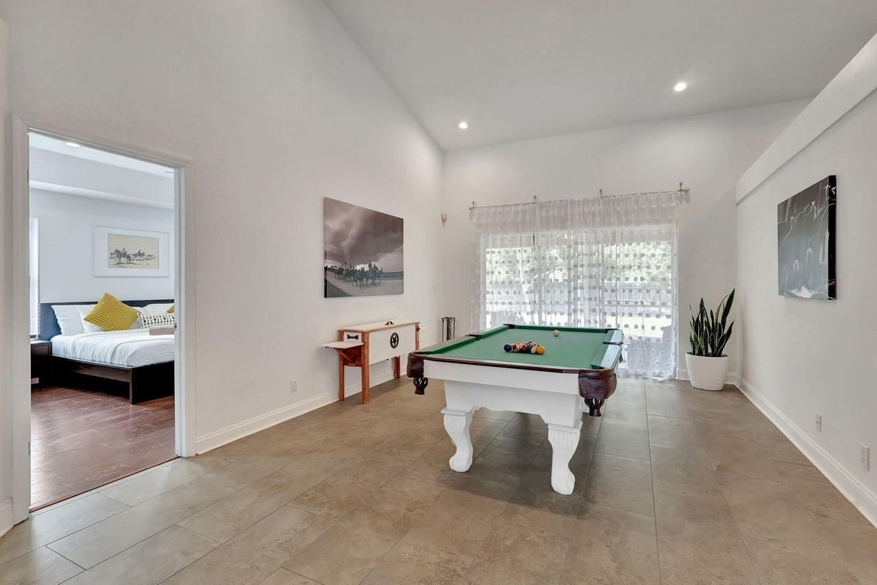 13805 Sheffield St - Photo 7 of 36