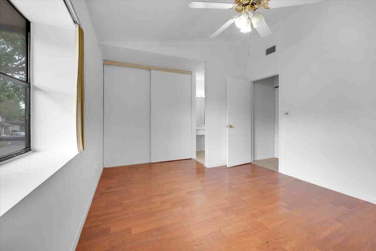 4718 Nw 82nd Ave #1706 - Photo 4 of 12