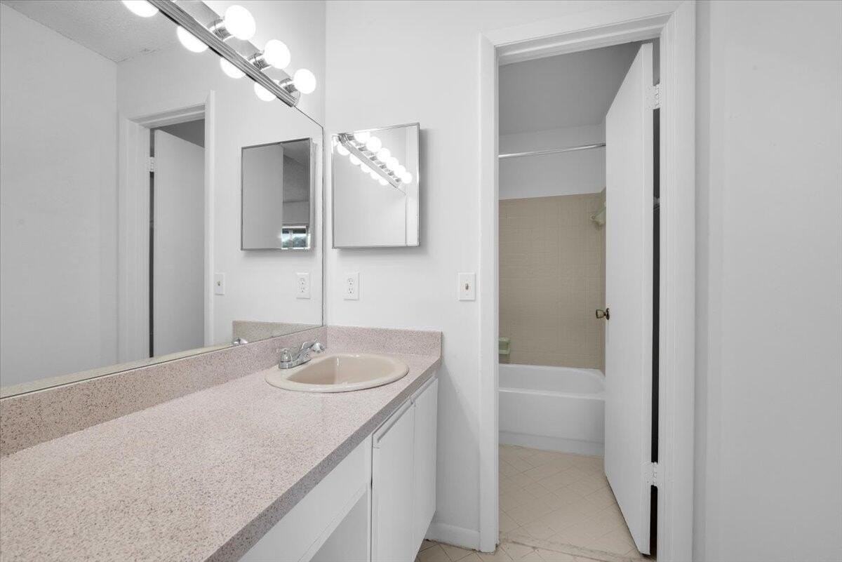 4718 Nw 82nd Ave #1706 - Photo 6 of 12