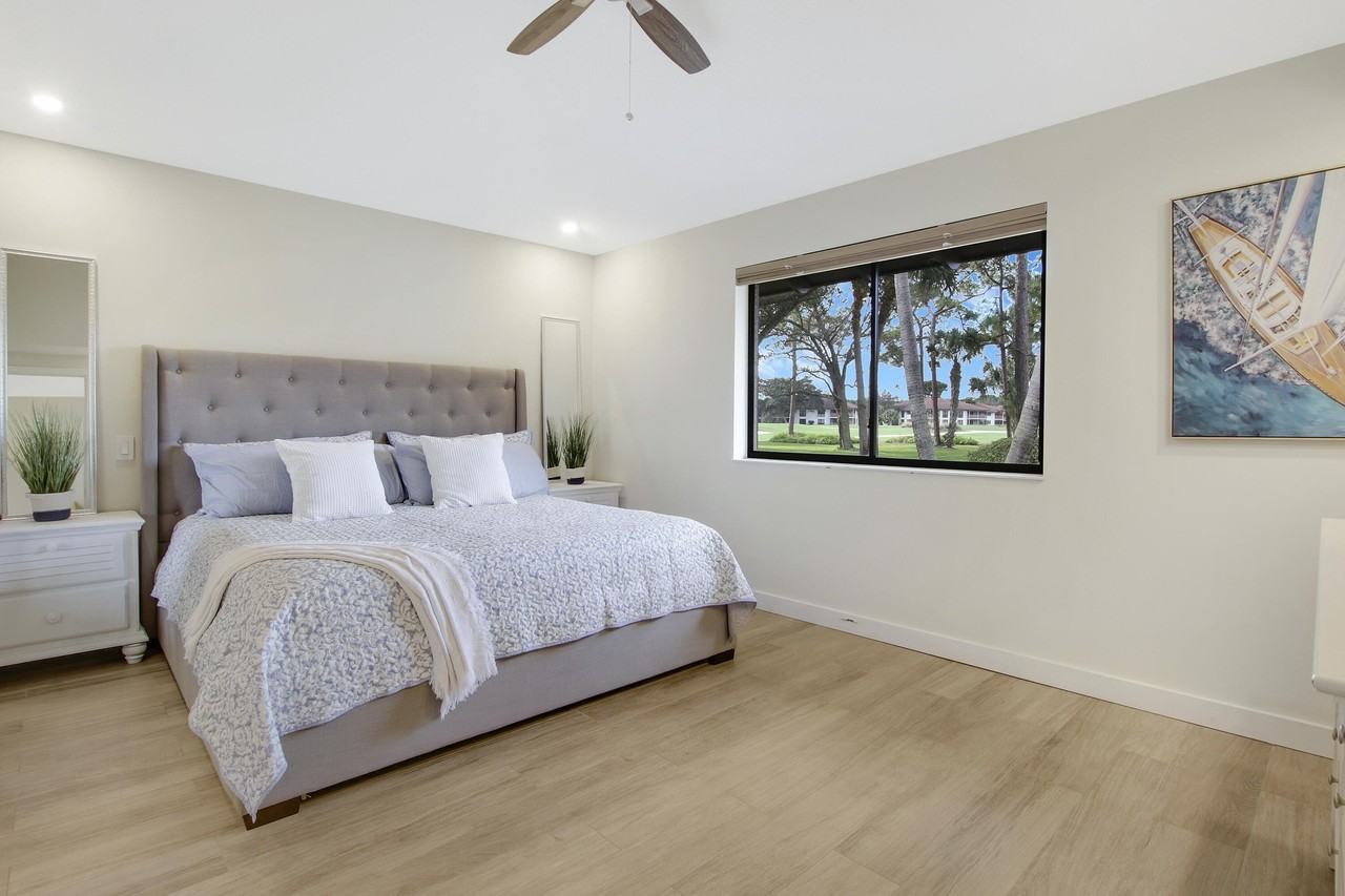 533 Club Dr - Photo 2 of 26
