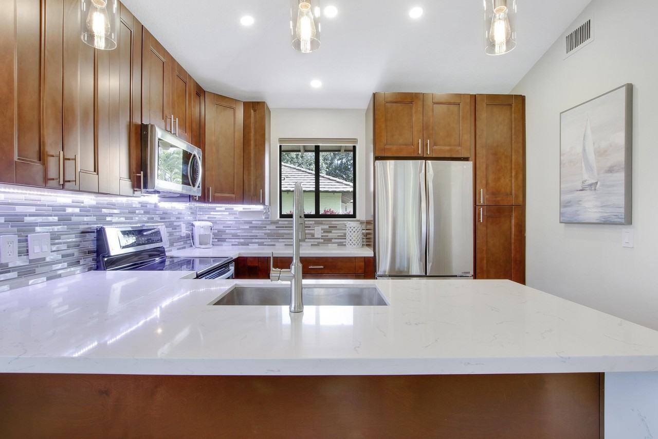 533 Club Dr - Photo 6 of 26