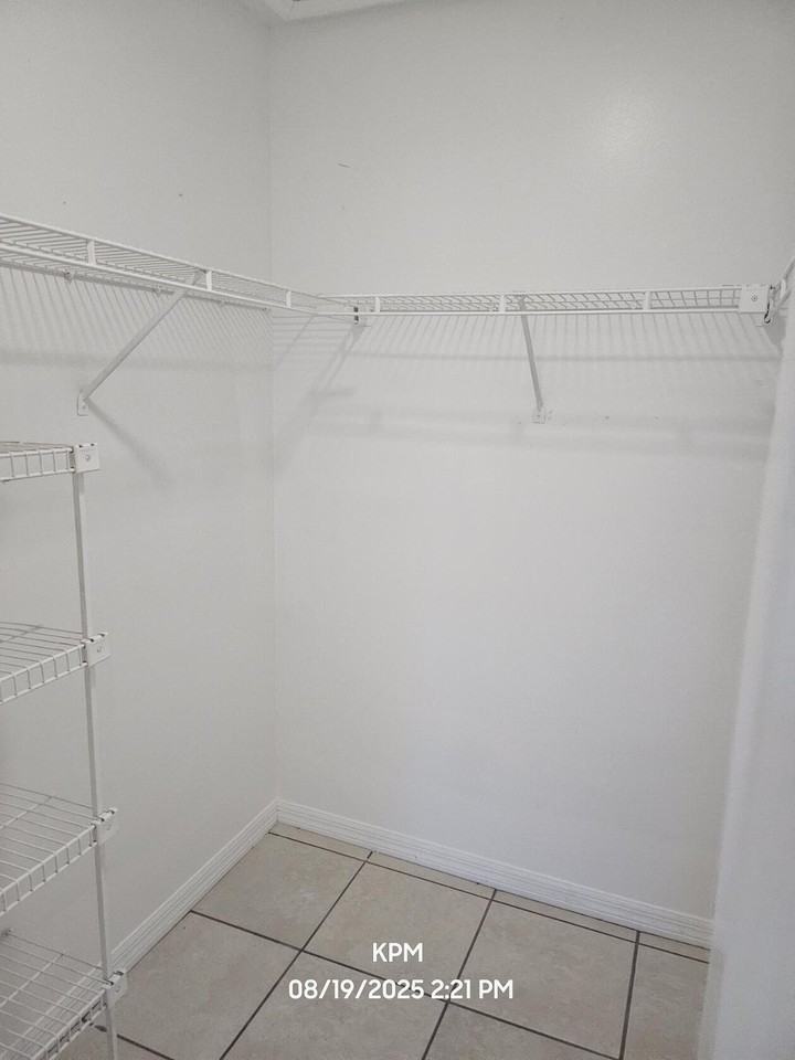 1305 Rosewood Villa Ln - Photo 7 of 19