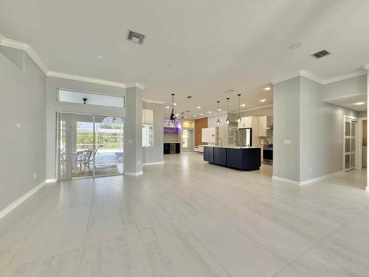 1438 Se Griffin Ter - Photo 3 of 37