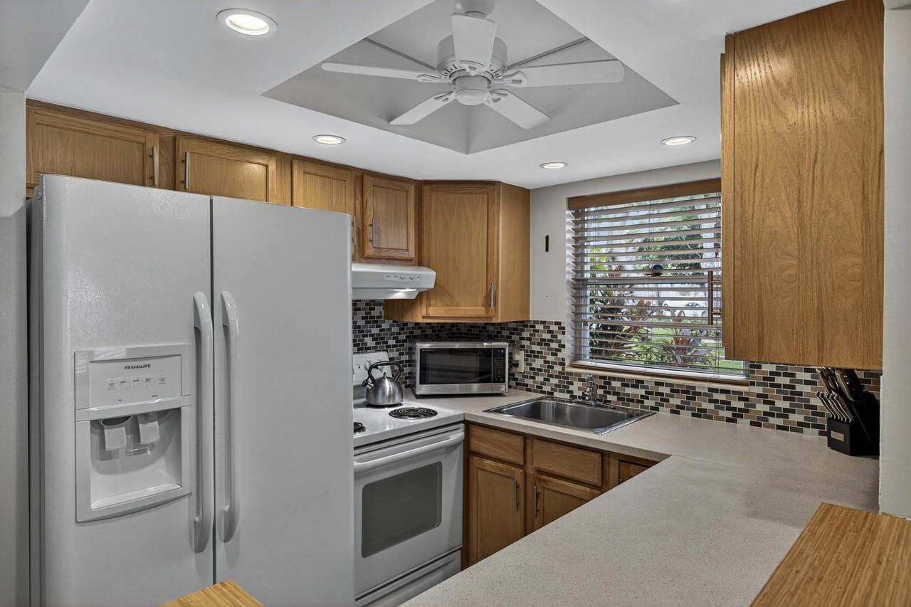 125 Newport I - Photo 2 of 50