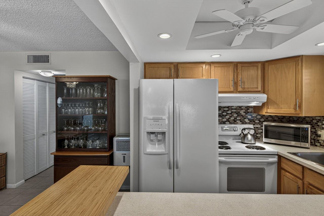 125 Newport I - Photo 4 of 50