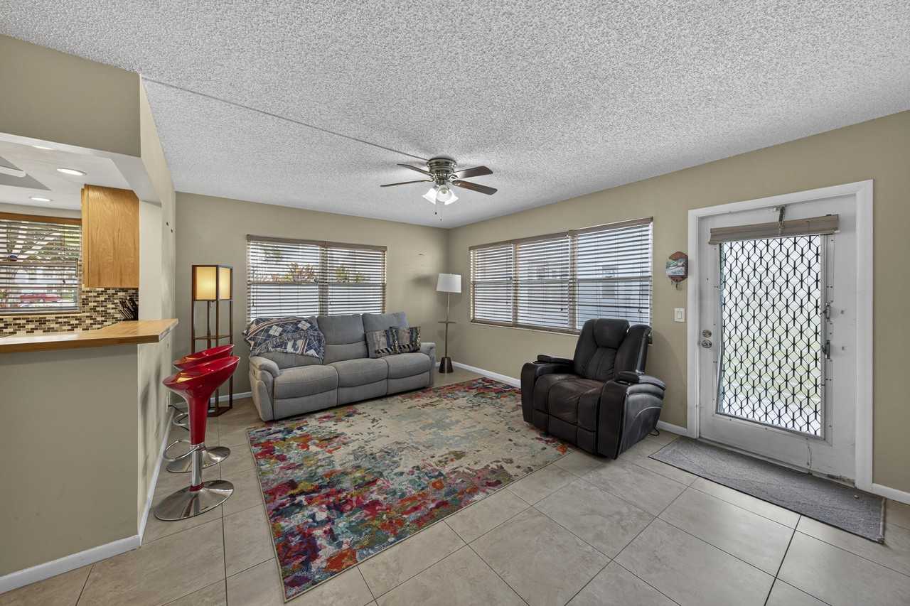 125 Newport I - Photo 7 of 50